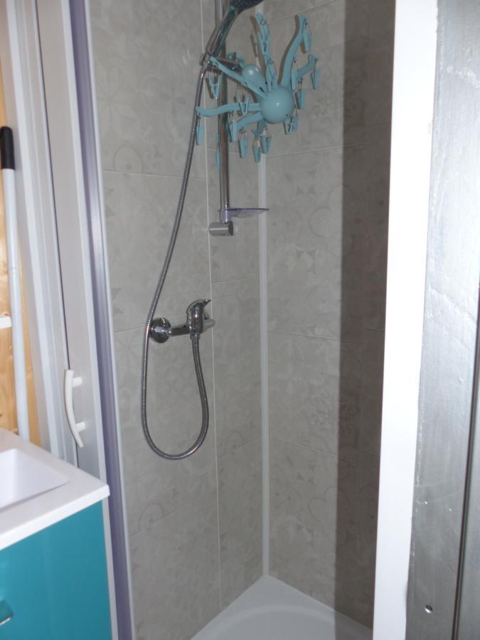 Apartament Mon Ptit Nid House Tiny House Panissieres Zewnętrze zdjęcie